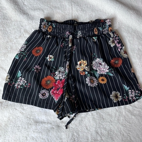 Joe B Short - Picture 2 of 7